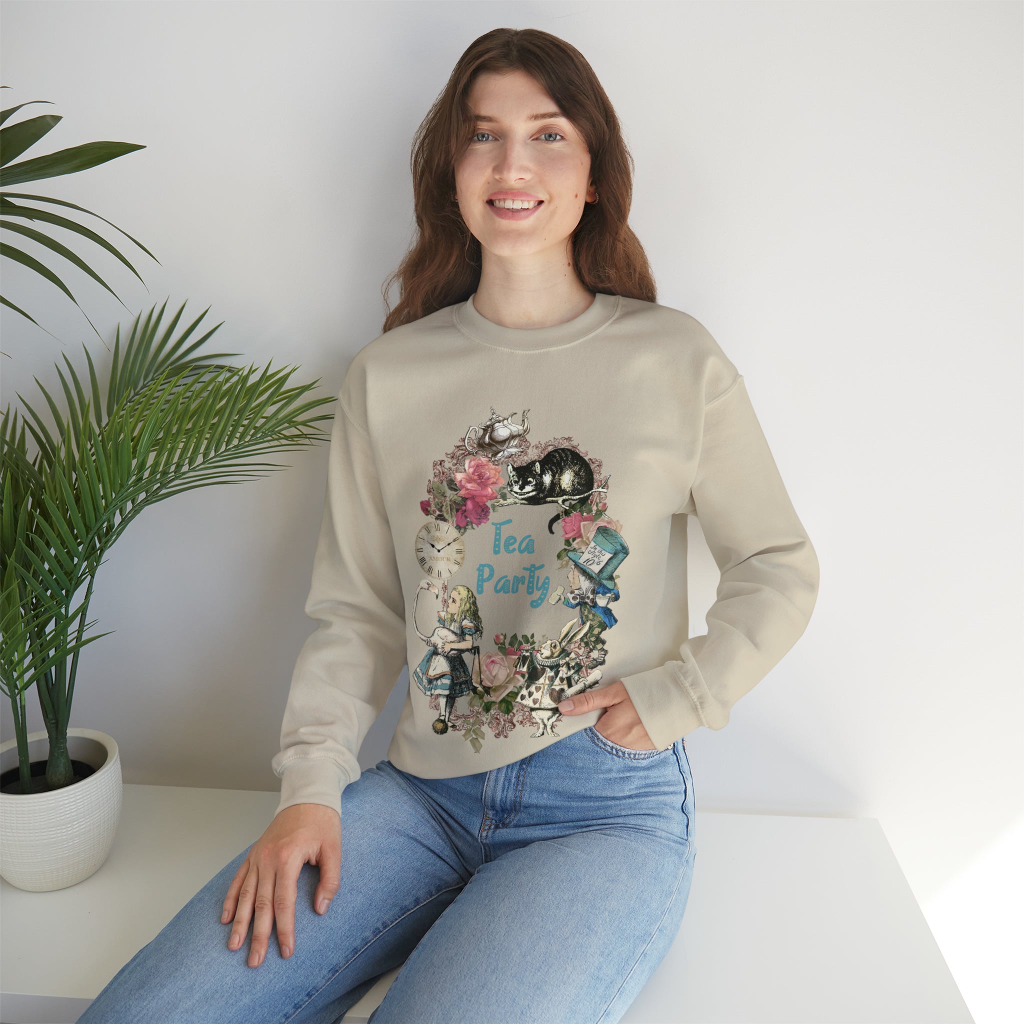 Alice’s Adventures in Wonderland Sweatshirt Vintage 1